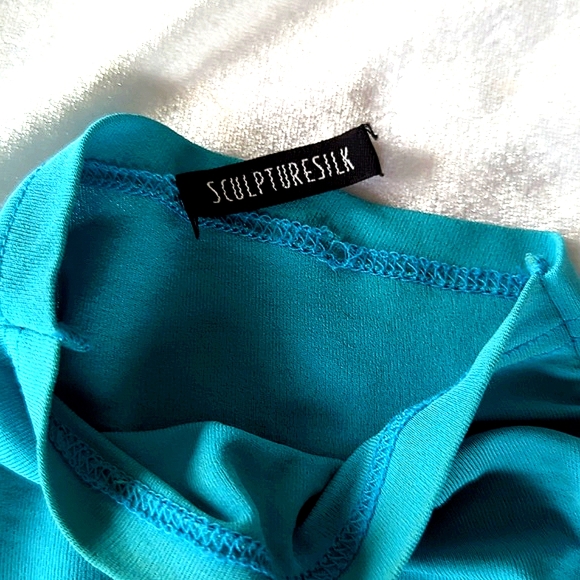 Sculpture Silk fitted, ruched mock neck top, blue. Size M - Picture 4 of 10